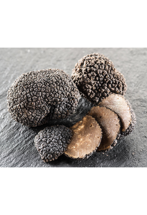 truffes-et-tranches-noires-de-truffe-86432130.png